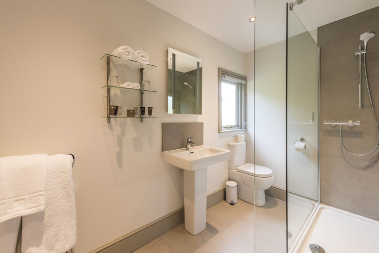 Bathroom 3, The Rodney, Worcestershire
