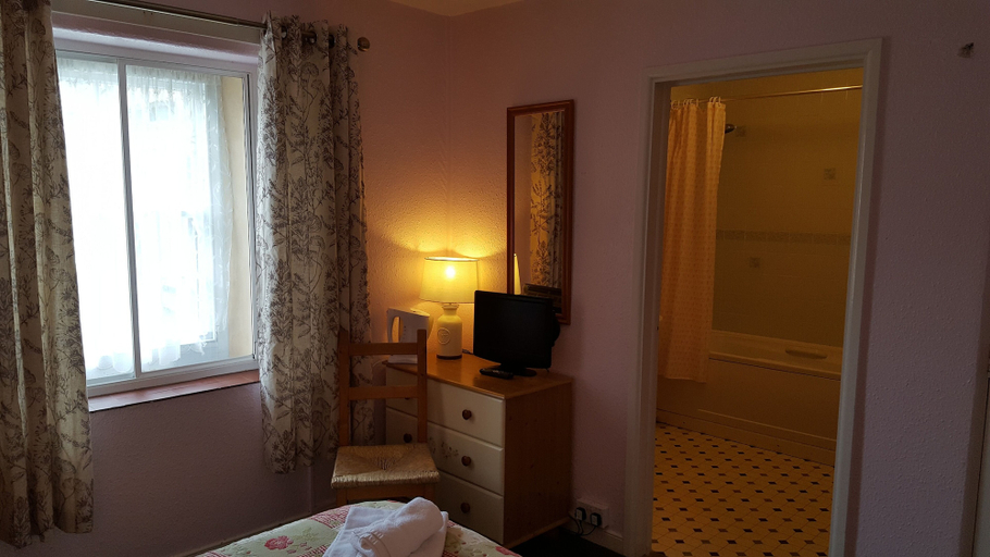 Bedroom 2, The Bugle Inn, Cornwall