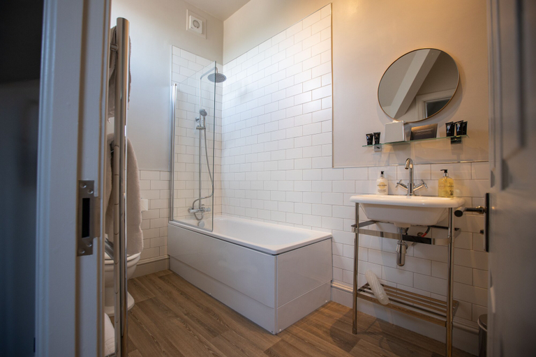 Bathroom 3, The Cross Keys, Cheshire East