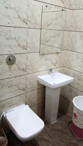 Bathroom 4, Puri Guest House, Amritsar