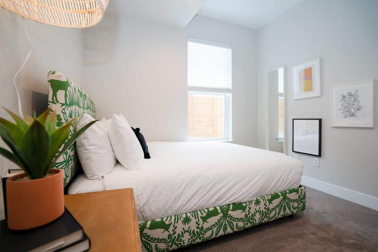 Bedroom 2, Frida's Abode Walk to the Stadium Rooftop View, Denver