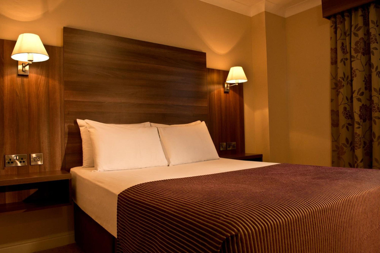 Bedroom 2, Dillons Hotel