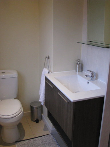 Bathroom 5, Cherry Berry Guest House, Eden