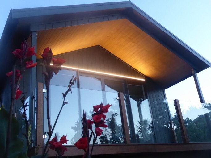 Exterior & Views, The Bay House Beachfront Accommodation, Buller