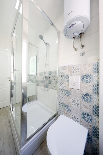 Bathroom 4, Pyrotima Apartments, Zadar