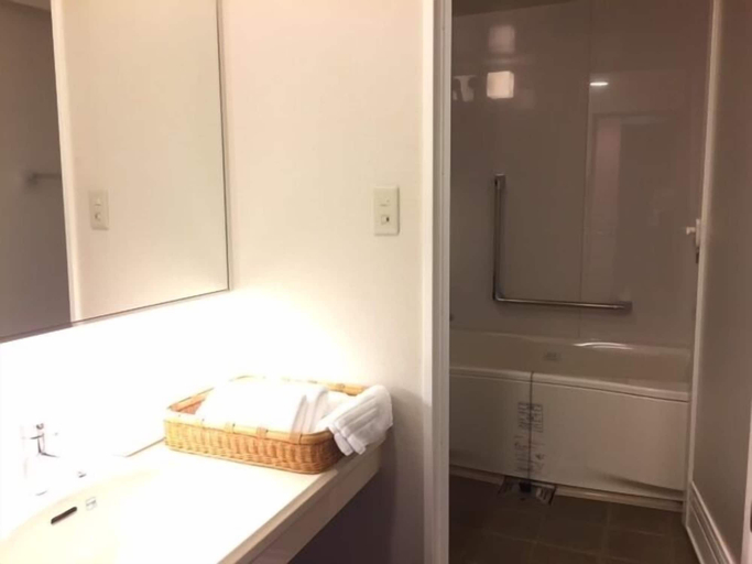 Bathroom 4, Hotel Hitachi Plaza, Hitachi