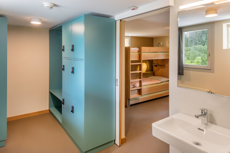 Bathroom 4, Youth Hostel Crans-Montana, Sierre