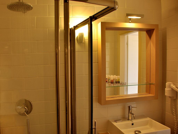 Bathroom 3, Pirgos Mavromichali, Peloponnese
