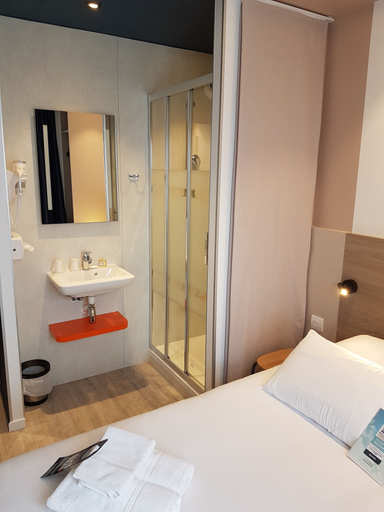 Bedroom 4, Kyriad Hotel La Fleche, Sarthe