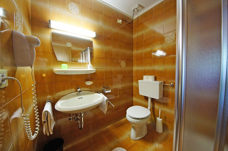 Bathroom 4, Pension Arnica, Bolzano