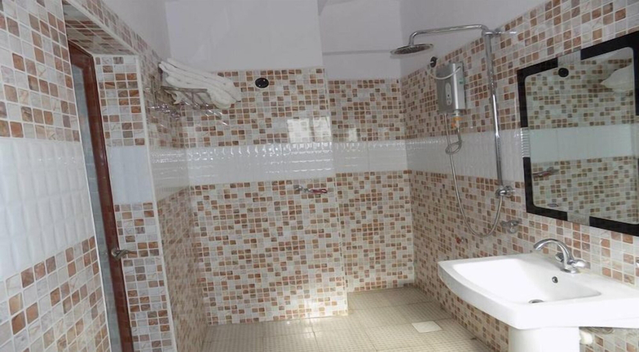 Bathroom 5, Nice Digital Hotel Mwea, Kasarani