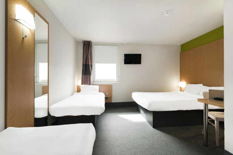 Bedroom 3, B&B HOTEL Lyon Sud Etats-Unis, Rhône