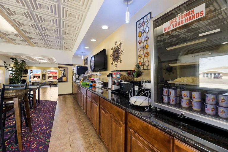 Food & Drinks 5, Americas Best Value Inn Alpine, Brewster