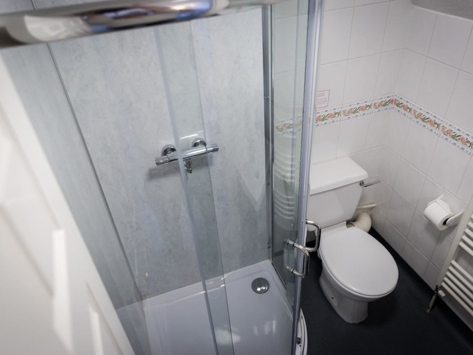 Bathroom 3, Cricketfield House - Guest House, Wiltshire