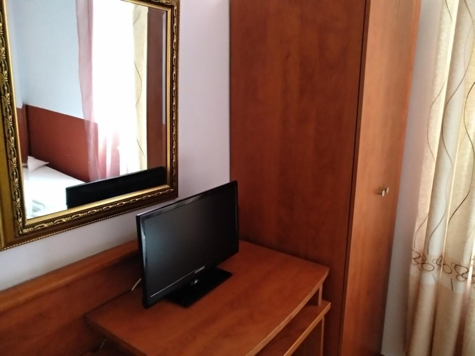Others 4, Hotel Diethnes, Attica