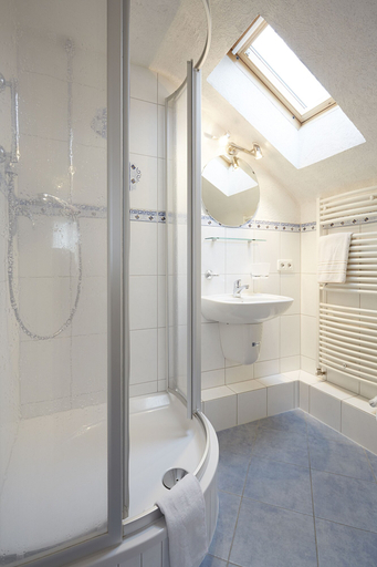 Bathroom, Gasthof-Pension Berghof, Calw