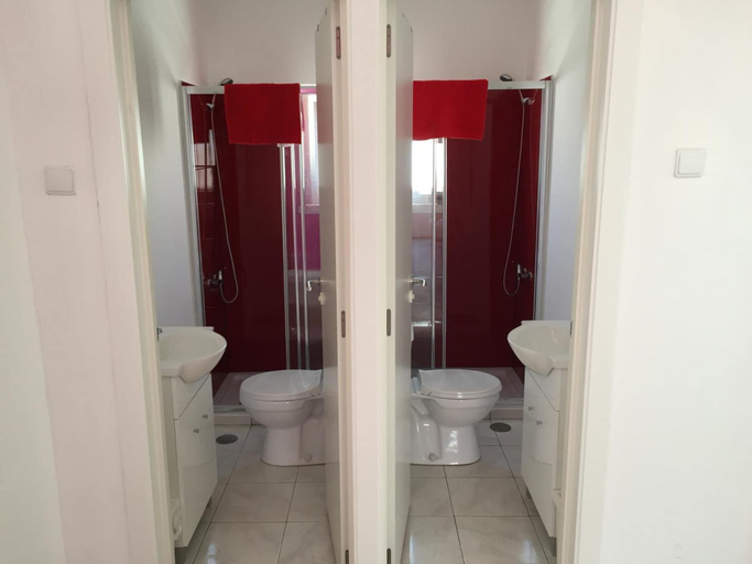 Bathroom 4, Surfer's Den Ericeira, Mafra