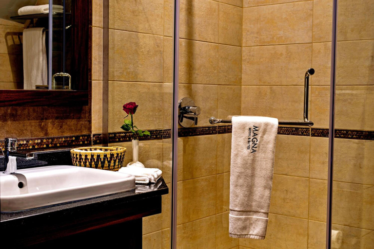Bathroom 4, Magna Hotel and Suites, Westlands