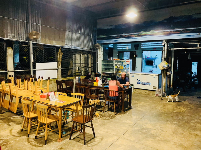 Food & Drinks