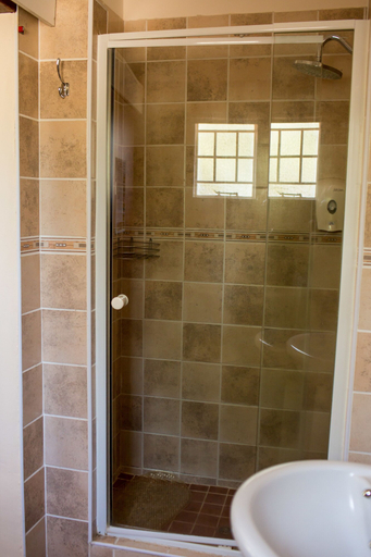 Bathroom 4, Woodlands Stop Over and Lodge, Masungu