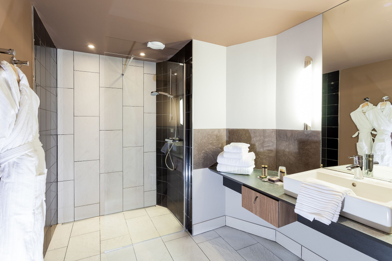 Bathroom 4, Ivan Vautier, Calvados