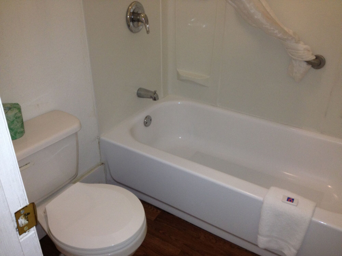 Bathroom 4, Stay 4 Less, Spotsylvania