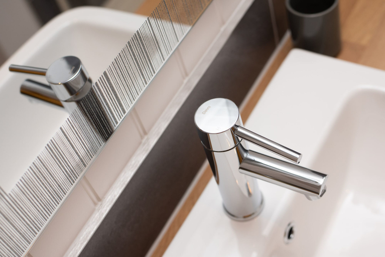 Bathroom 4, Super King Lodge-sleeps 2-hottub-sea View, Renfrewshire
