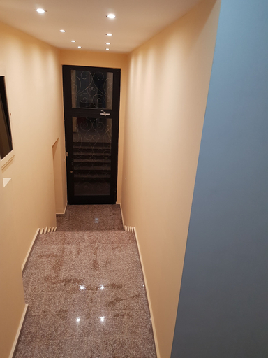 Others 5, Twain Apart & Rooms, Stolichna