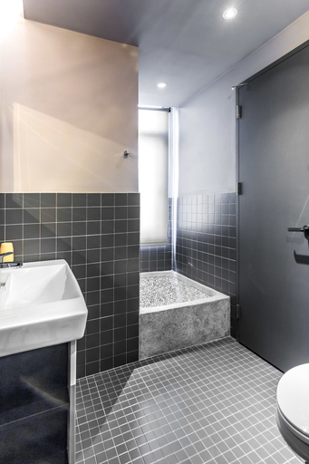 Bathroom 3, Wanjia Xiaoximen B&B, Tainan
