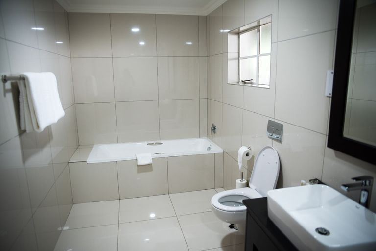 Bathroom 4, Sunbird Lilongwe, Lilongwe City