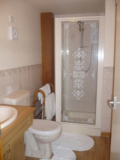 Bathroom 3, Garden Cottage & Granary, Herefordshire