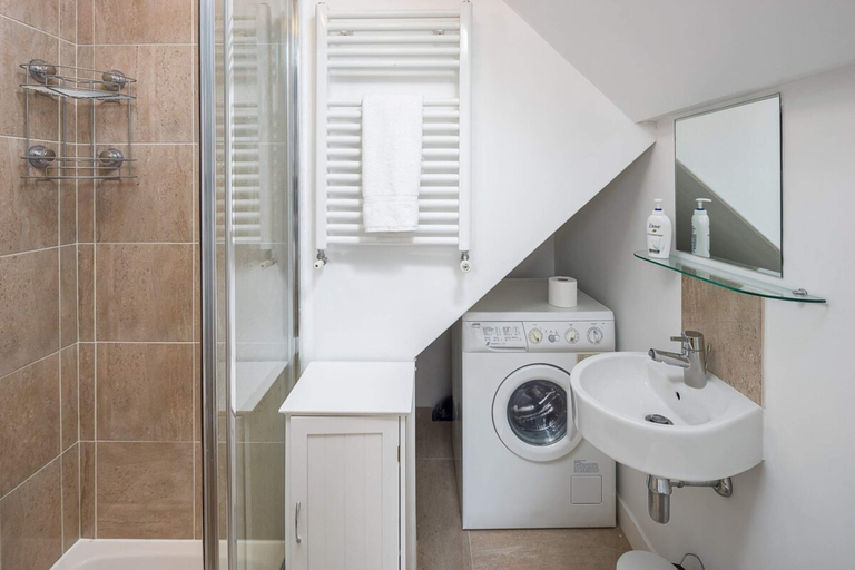 Bathroom, Lovely Designer 1 Bedroom Shepherd's Bush 7 min to Tube, London