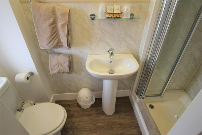 Bathroom 3, The Grand Hotel, Lincolnshire