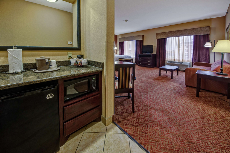 Bedroom 4, Hampton Inn Corsicana, Navarro