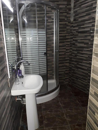Bathroom 4, PhueNics De Galera, Puerto Galera