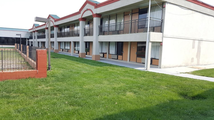 Exterior & Views 2, Red Carpet Inn & Suites, Salem