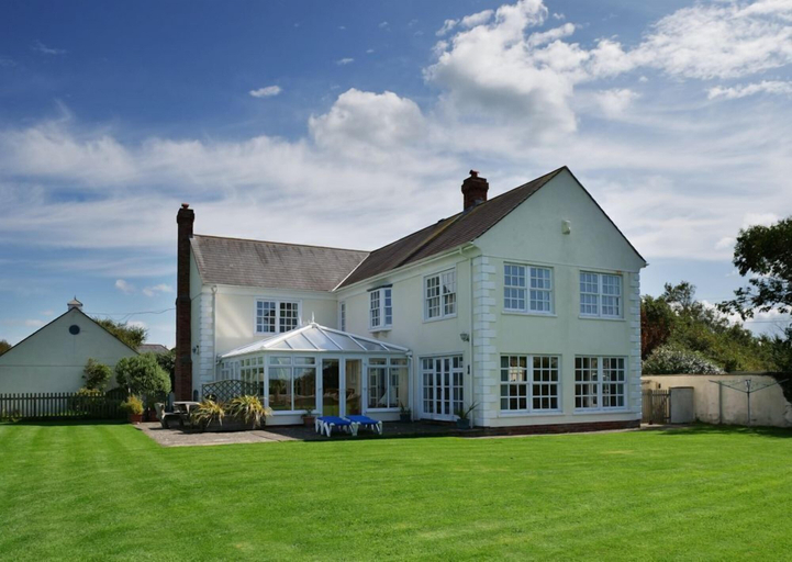 Exterior & Views 2, Kennacott Court, Cornwall