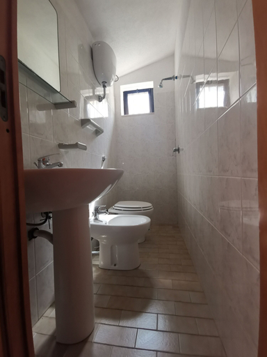 Bathroom 3, Baia Calenella, Foggia