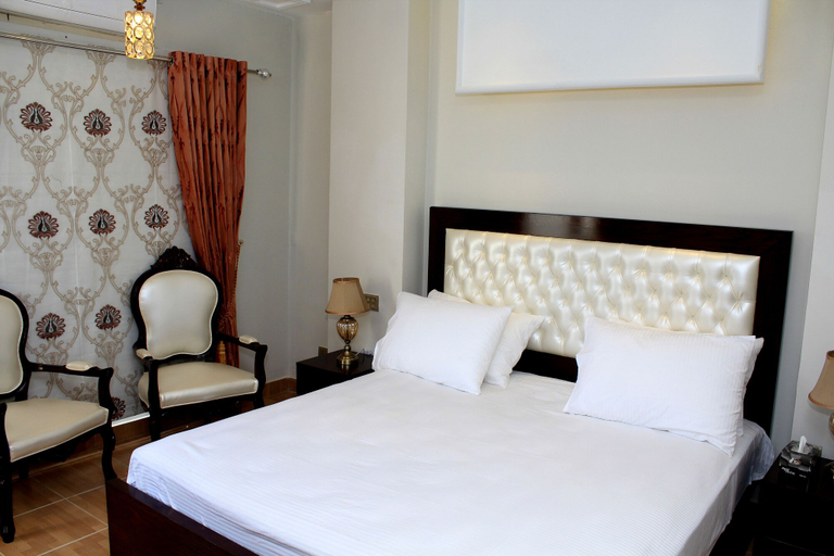 Bedroom 2, luxes Inn, Rawalpindi