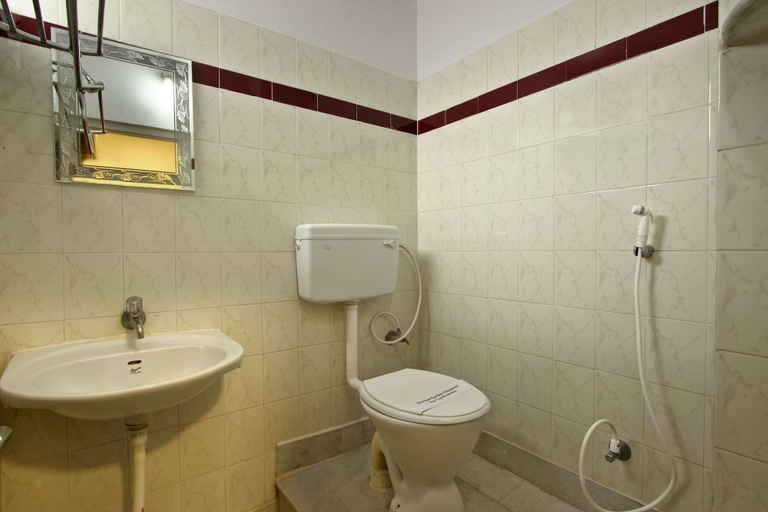 Bathroom 4, Mannars Deluxe Lodge, Mysore