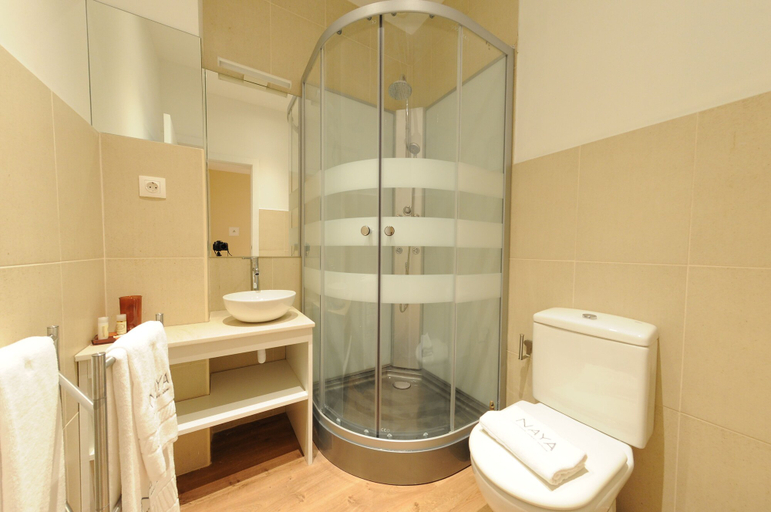 Bathroom 4, Naya - Downtown Guesthouse, Porto