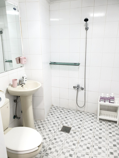 Bathroom 5, Y Road 135, Yeongdeungpo