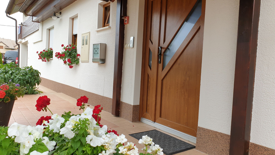 Exterior & Views 2, House Tina - Bed and Breakfast, Rakovica