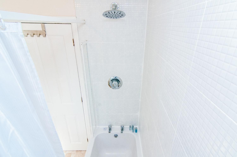 Bathroom 3, Harris House, Doncaster