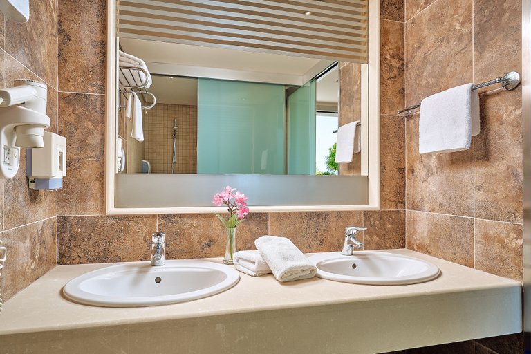 Bathroom 4, Princess Sun Hotel - All Inclusive, South Aegean