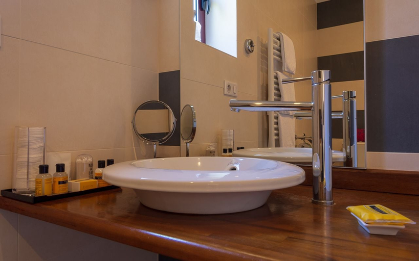 Bathroom 3, Domaine Des Ormeaux, Dordogne