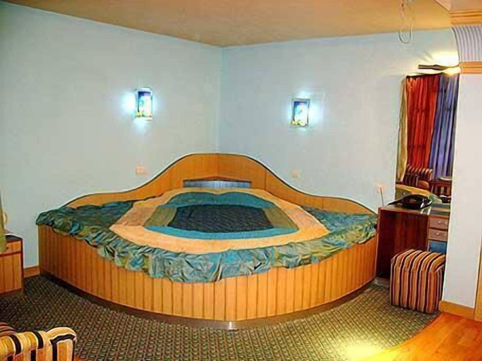 Bedroom 3, Glacier Resorts, Kullu