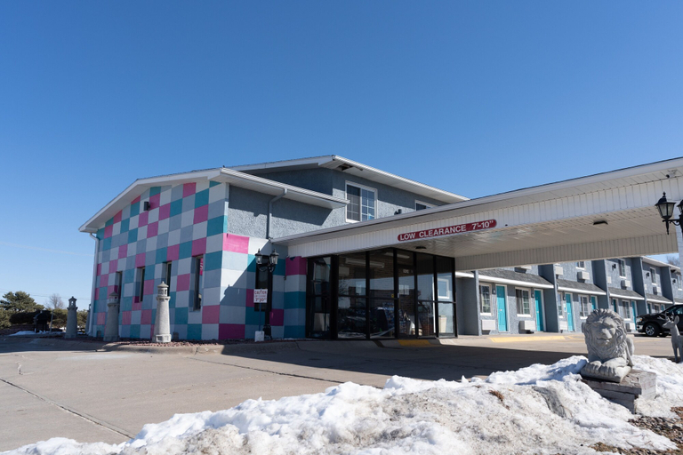 Exterior & Views, Dragonfly Inn and Suites, Adams