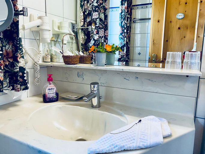 Bathroom 3, Mühlradl Apartments, Gmunden