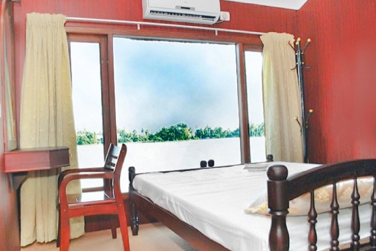 Bedroom, GuestHouser 3 BHK Houseboat 9f4e, Alappuzha
